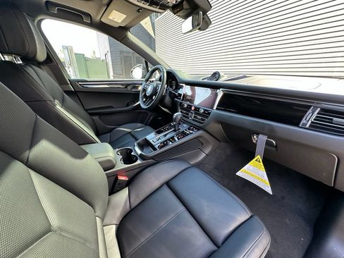 Used 2026 Porsche Macan AWD/4WD image 37