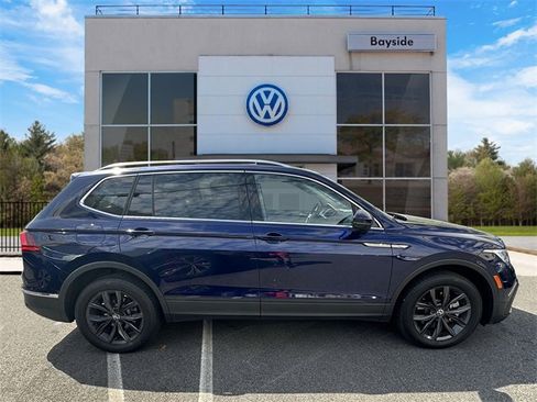 Certified 2022 Volkswagen Tiguan SE image 2