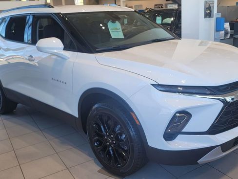 New 2025 Chevrolet Blazer LT w/ Convenience Package image 2