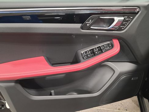 New 2026 Porsche Macan image 13