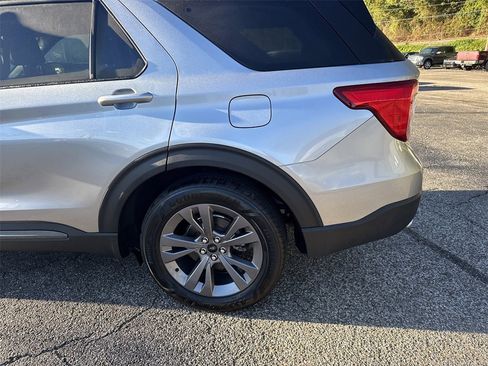 Used 2023 Ford Explorer XLT w/ Equipment Group 202A image 7