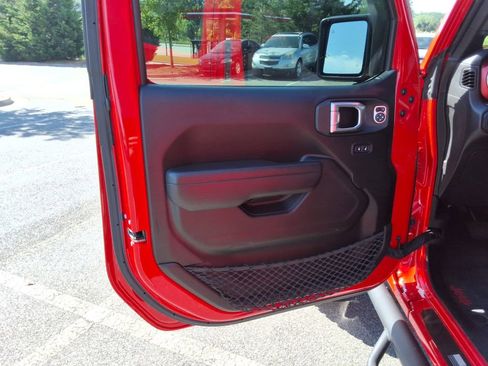 Used 2022 Jeep Wrangler Unlimited Rubicon w/ Xtreme Recon 35" Tire Package AWD/4WD image 24