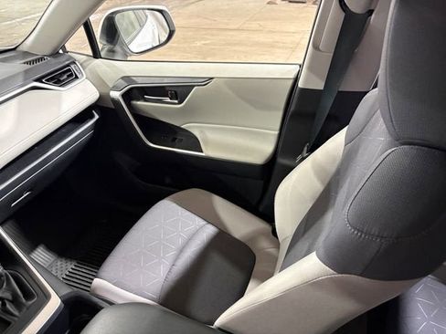 Certified 2023 Toyota RAV4 XLE w/ Convenience Package image 20