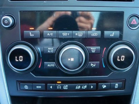 Used 2018 Land Rover Discovery Sport HSE image 40