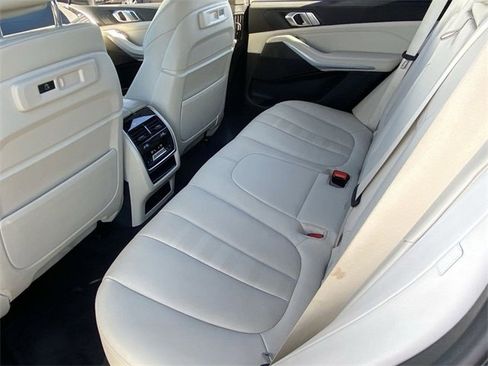 Used 2022 BMW X5 xDrive40i w/ Luxury Seating Package image 17