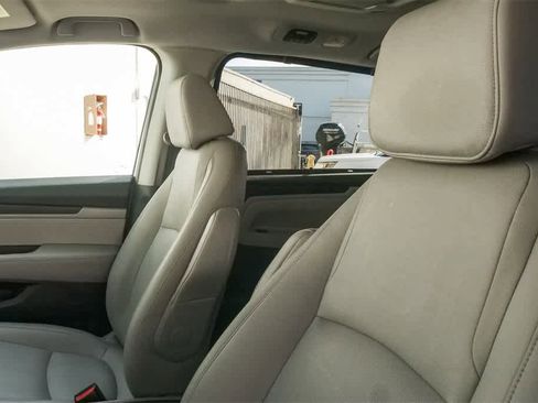 Used 2018 Honda Odyssey EX-L image 16