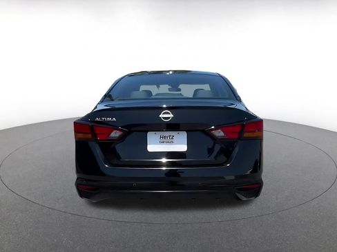 Used 2025 Nissan Altima 2.5 SV FWD image 12