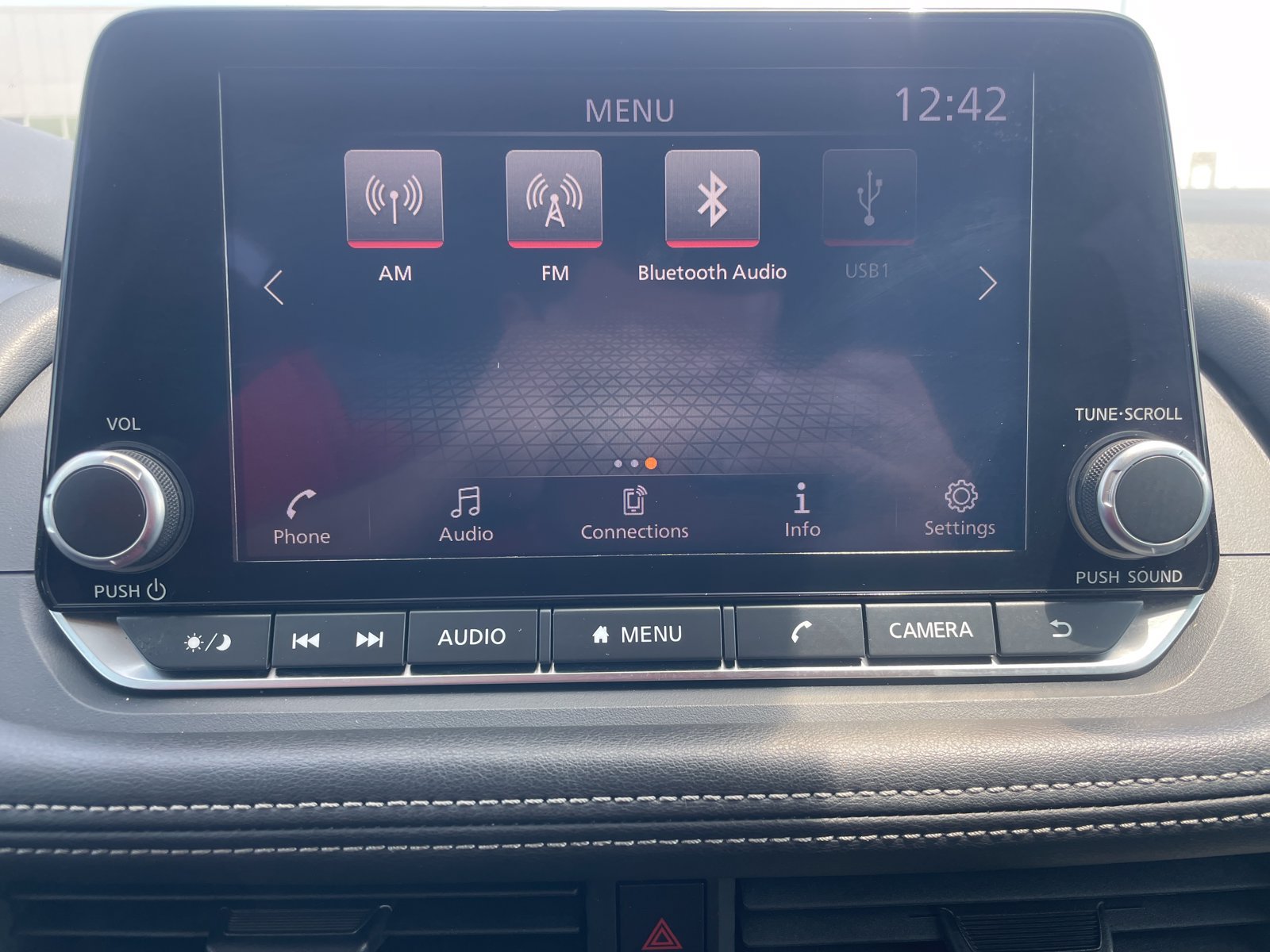Used 2025 Nissan Rogue S AWD/4WD image 16