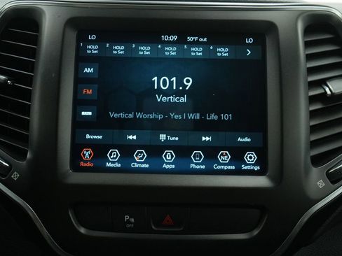 Used 2020 Jeep Cherokee Trailhawk AWD/4WD image 33