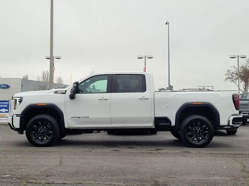 Used 2025 GMC Sierra 2500 AT4 image 9