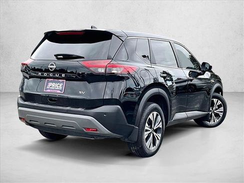 Used 2023 Nissan Rogue SV image 2