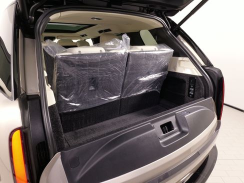 Used 2025 Land Rover Range Rover Long Wheelbase SE image 40