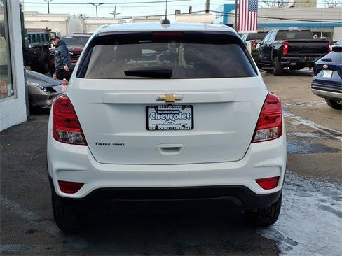 Certified 2022 Chevrolet Trax LS w/ Tint and Cruise Package image 5