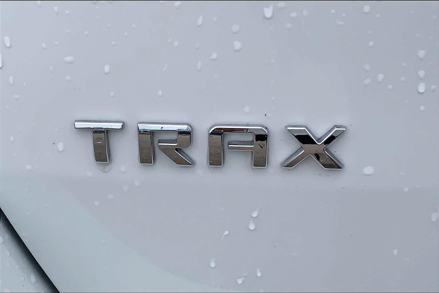Used 2021 Chevrolet Trax LT w/ Sport Edition FWD image 9