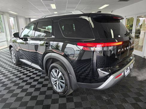 Used 2025 Nissan Pathfinder SL AWD/4WD image 5