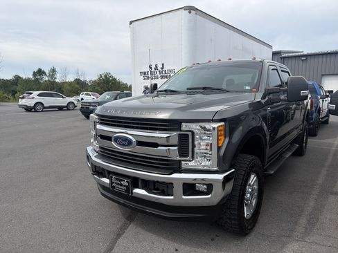 Used 2017 Ford F250 XLT w/ XLT Value Package AWD/4WD image 3