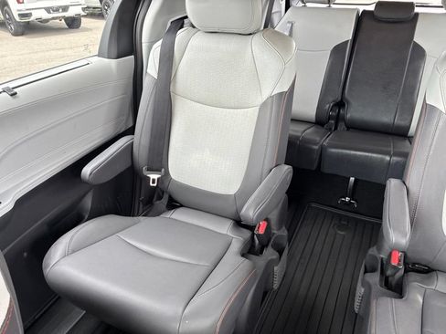Used 2022 Toyota Sienna XSE w/ XSE Plus Package AWD/4WD image 13