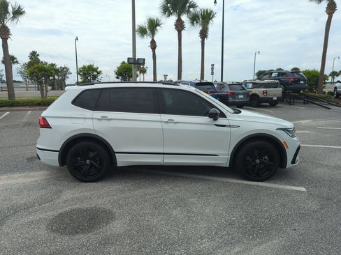 Used 2024 Volkswagen Tiguan SE R-Line FWD image 3