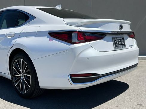 Used 2025 Lexus ES 300h w/ Premium Package FWD image 8