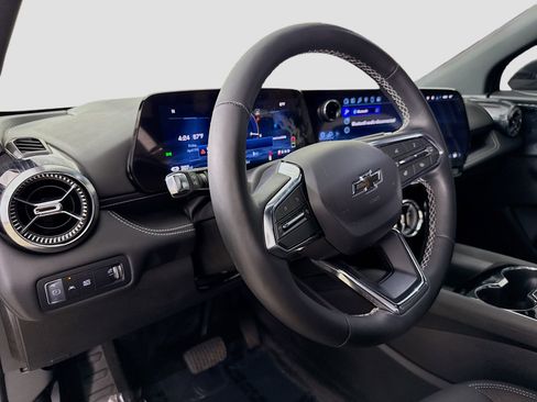 Used 2025 Chevrolet Blazer EV LT FWD image 9