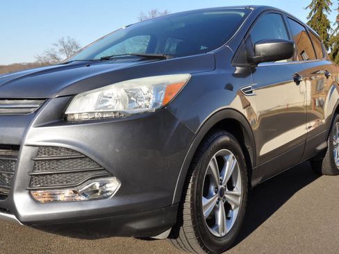 Used 2014 Ford Escape SE image 2