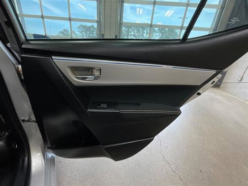 Used 2014 Toyota Corolla LE FWD image 23