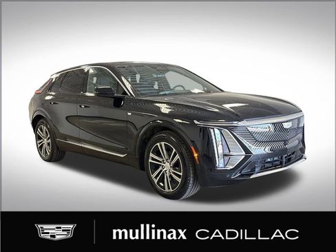 New 2025 Cadillac Lyriq Luxury image 1