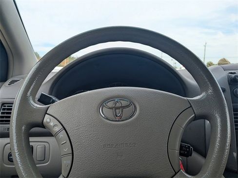 Used 2008 Toyota Sienna LE image 24