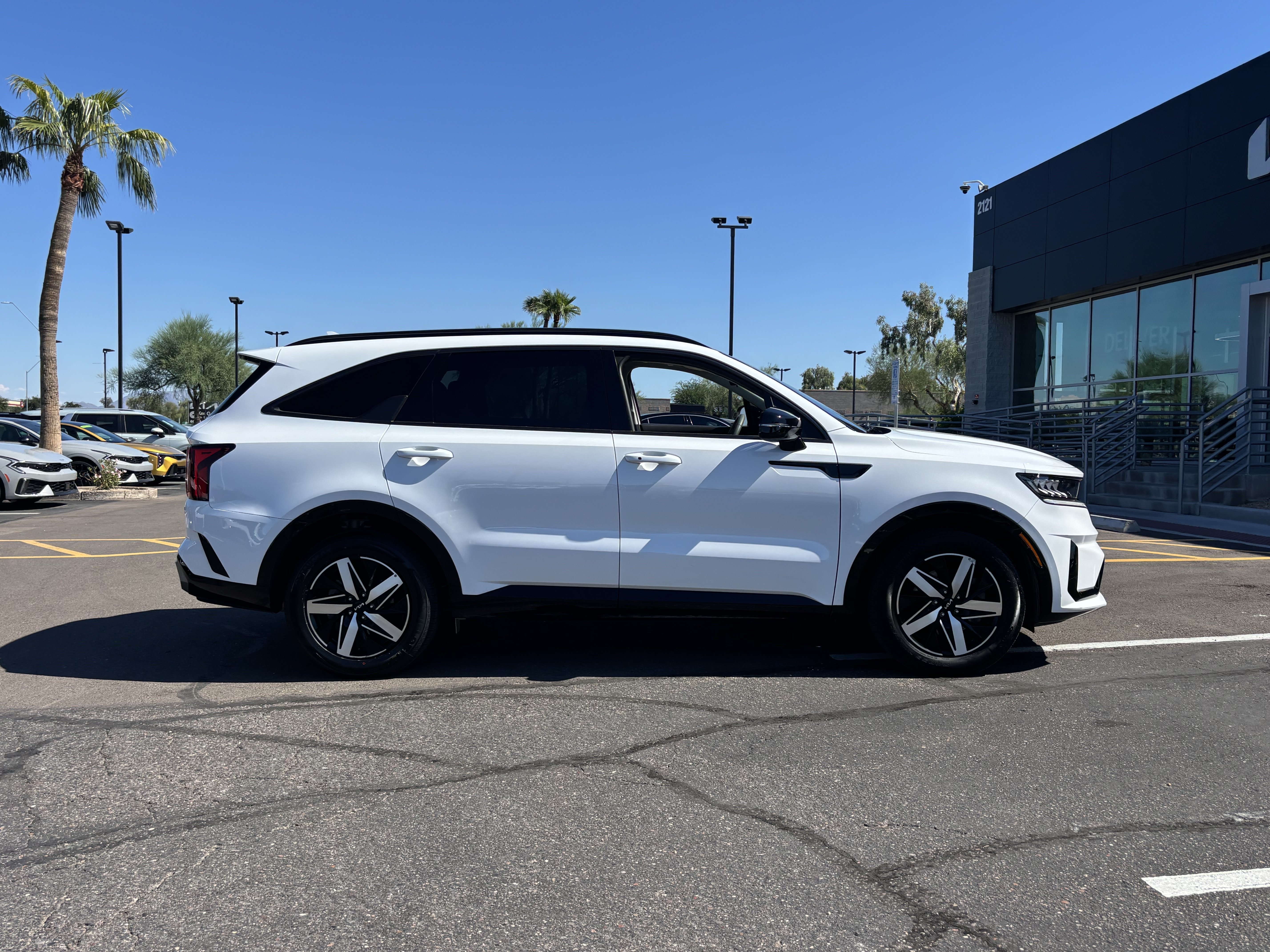 Used 2023 Kia Sorento S w/ Panoramic Sunroof Package FWD image 2