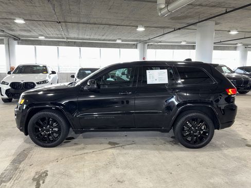 Used 2018 Jeep Grand Cherokee Altitude RWD image 5