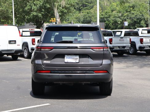 Used 2023 Jeep Grand Cherokee Altitude RWD image 49