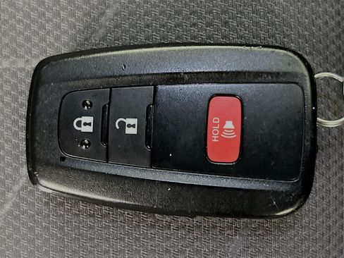 Used 2021 Toyota RAV4 XLE AWD/4WD image 36