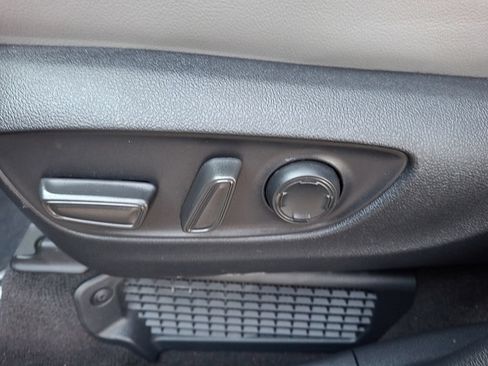 Used 2026 Toyota Sienna XLE FWD image 17