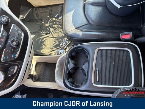 Used 2018 Chrysler Pacifica Touring-L Plus w/ Tire & Wheel Group image 34