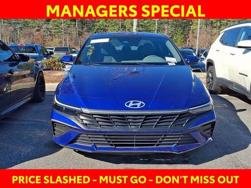 Used 2024 Hyundai Elantra SEL image 3