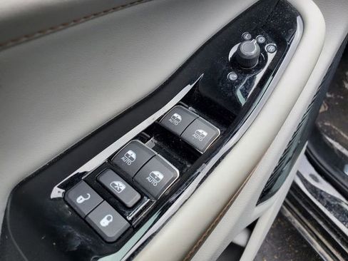 Used 2022 Jeep Grand Cherokee Overland w/ Advanced Protech Group III image 8