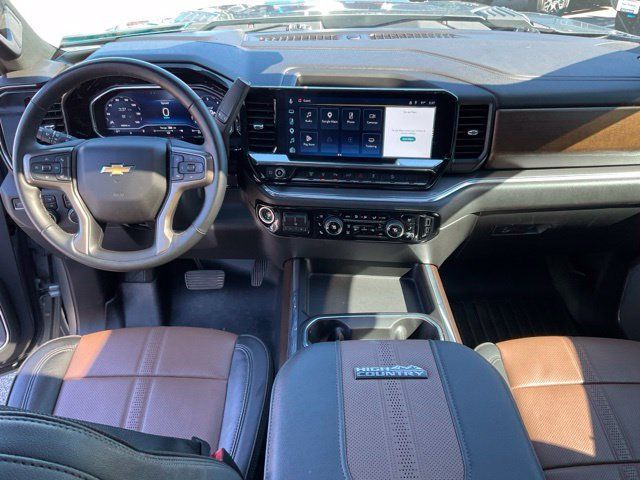 Used 2024 Chevrolet Silverado 3500 High Country w/ High Country Premium Package AWD/4WD image 4