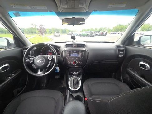 Used 2017 Kia Soul + FWD image 18