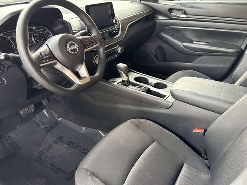 Used 2025 Nissan Altima 2.5 SV FWD image 13