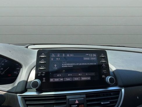 Used 2018 Honda Accord Touring image 15