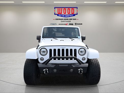 Used 2017 Jeep Wrangler Unlimited Sahara w/ Connectivity Group AWD/4WD image 11