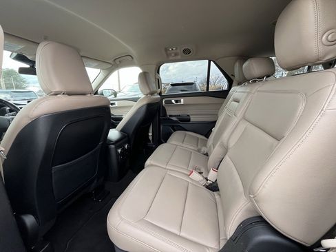 Used 2020 Ford Explorer XLT w/ Equipment Group 202A image 17