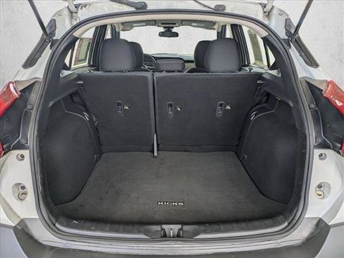 Used 2020 Nissan Kicks SV FWD image 6