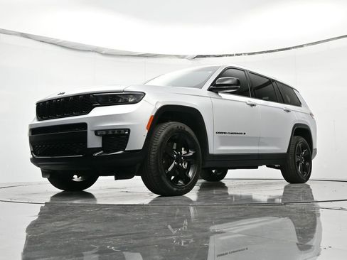 Used 2023 Jeep Grand Cherokee L Limited w/ Luxury Tech Group II image 35