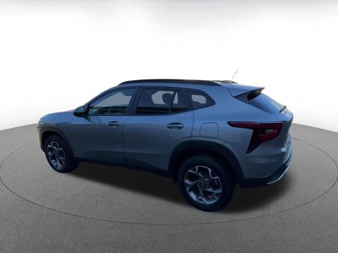 Used 2025 Chevrolet Trax LT image 10
