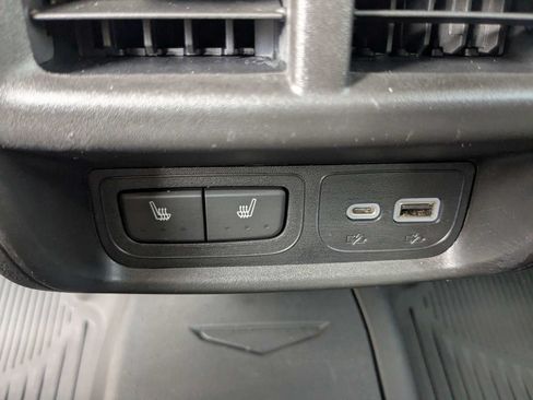 Used 2023 Cadillac XT4 Luxury w/ Cold Weather Package FWD image 16