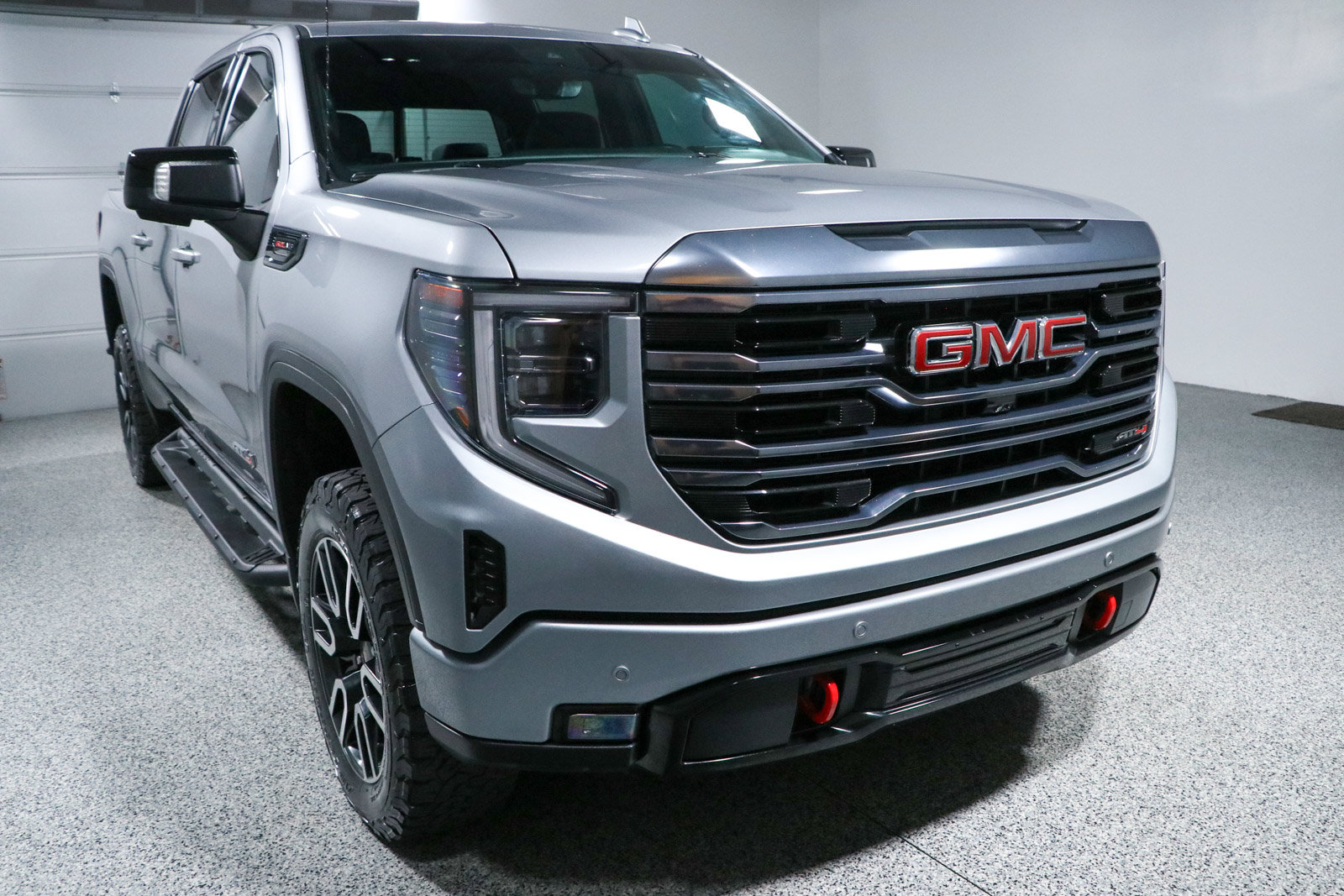Used 2024 GMC Sierra 1500 AT4 w/ Technology Package AWD/4WD image 5