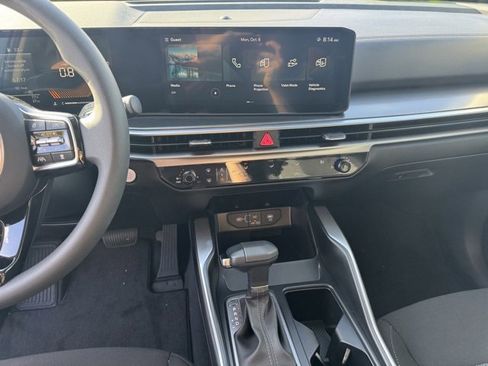 Certified 2025 Kia Sorento LX image 20