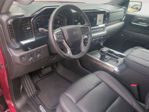 Used 2025 Chevrolet Silverado 1500 RST w/ Dark Appearance Package AWD/4WD image 4