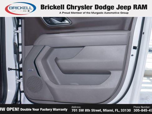 Used 2024 GMC Yukon XL SLT RWD image 12